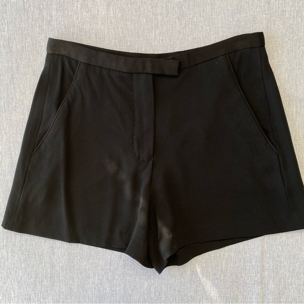 Aritzia Babaton|Premium Japanese Fabric Crepe Drapey Mini Shorts Black Size 00 - Picture 2 of 13